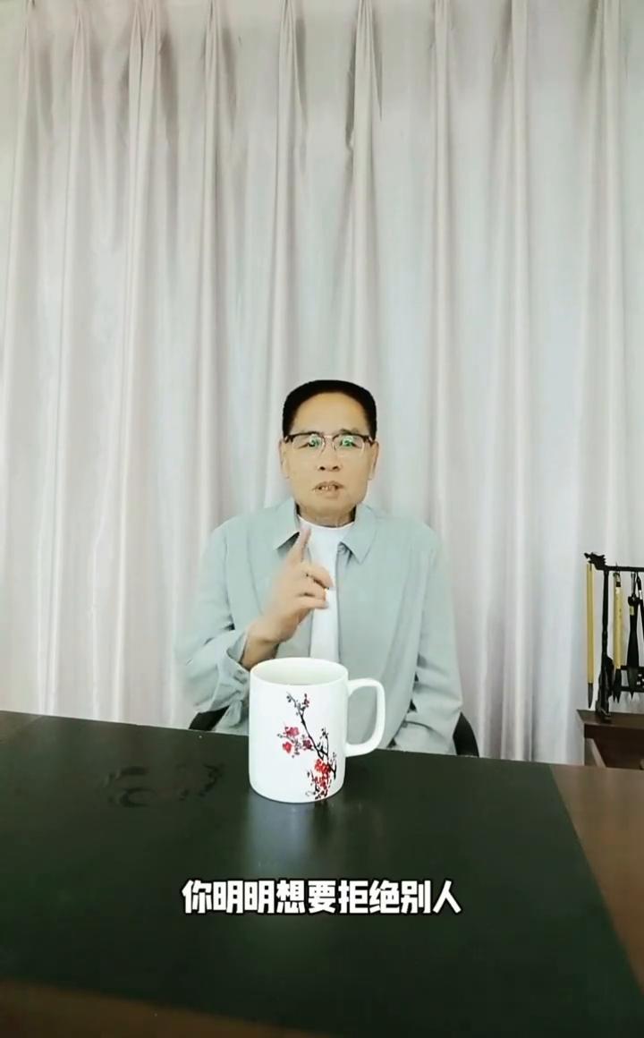 人会不断为难自己。
人类对难受这种感受本能上是抗拒的，所以人们不仅喜欢和难受去做
