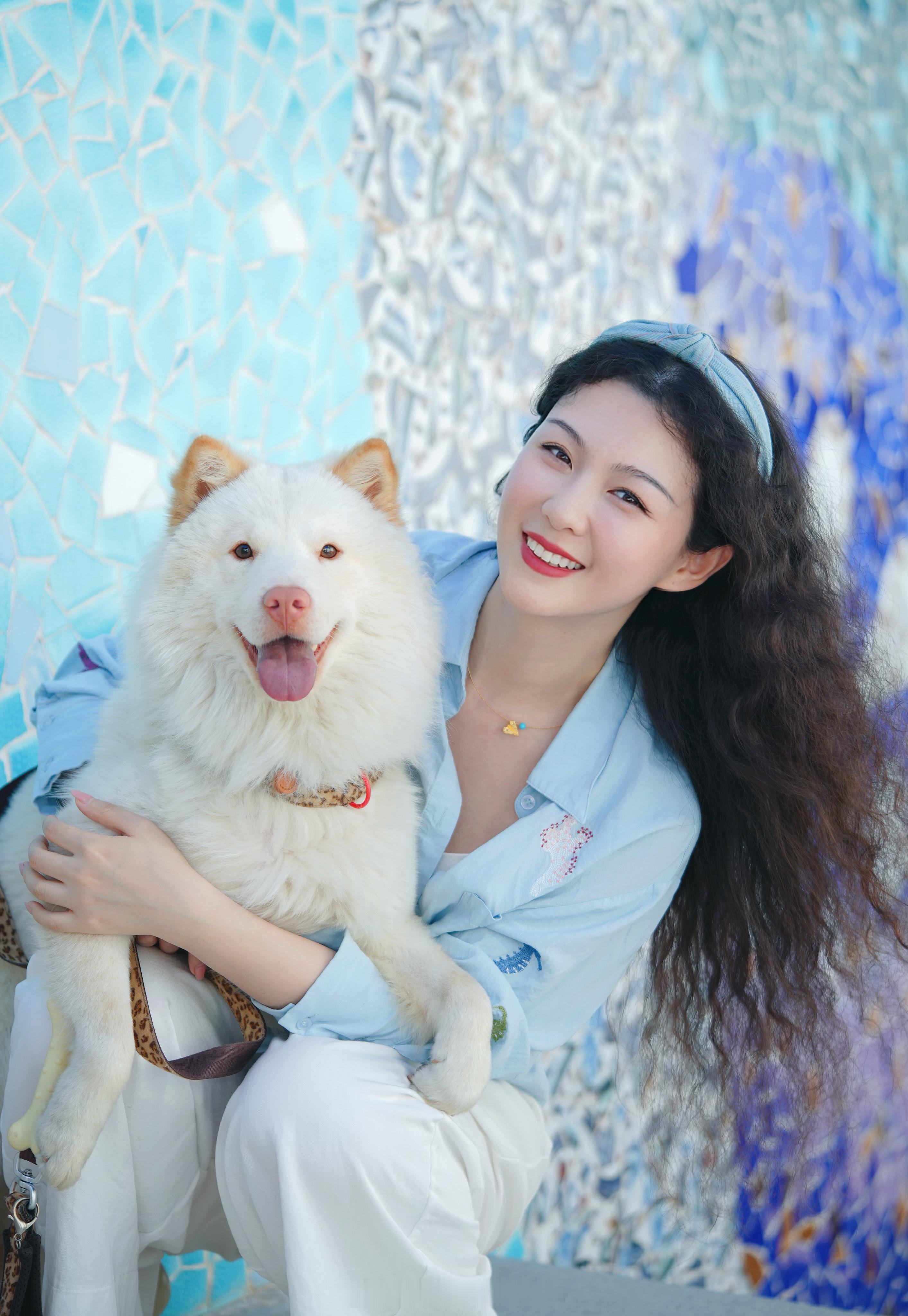 这是要送你们的美松猪猪，其实能挑出来的很少，纸飞机+项圈（图二组合），能送的数量