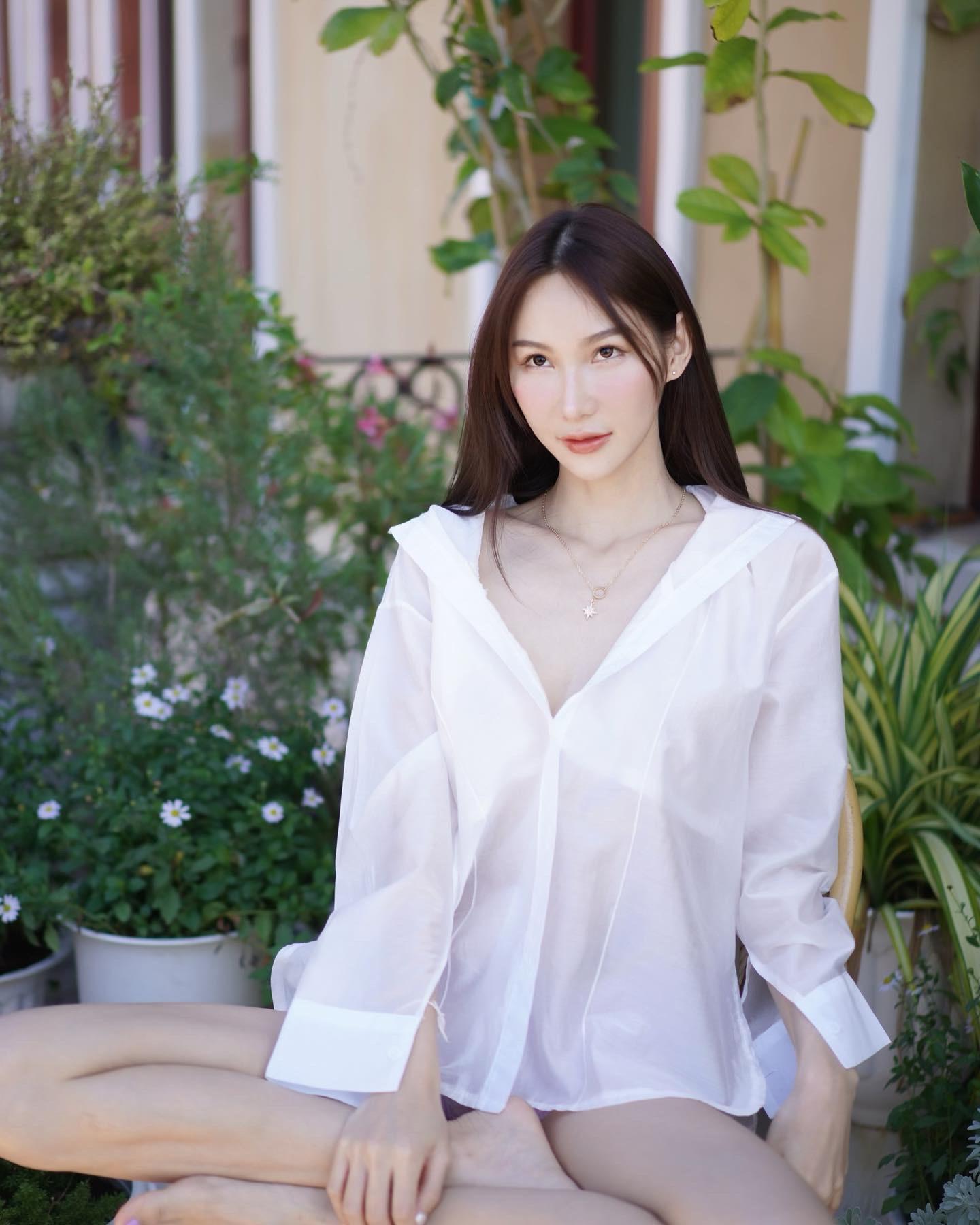 我承认骚扰你是我不对。但是退一万步来讲，你长得这么合我胃口就没错吗?