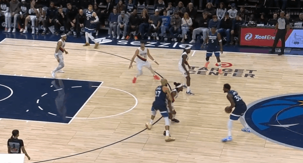 爆砍41分率队大胜！镜头逐帧拆解，兰德尔vs开拓者进攻表现P1兰德尔和戈贝尔发动