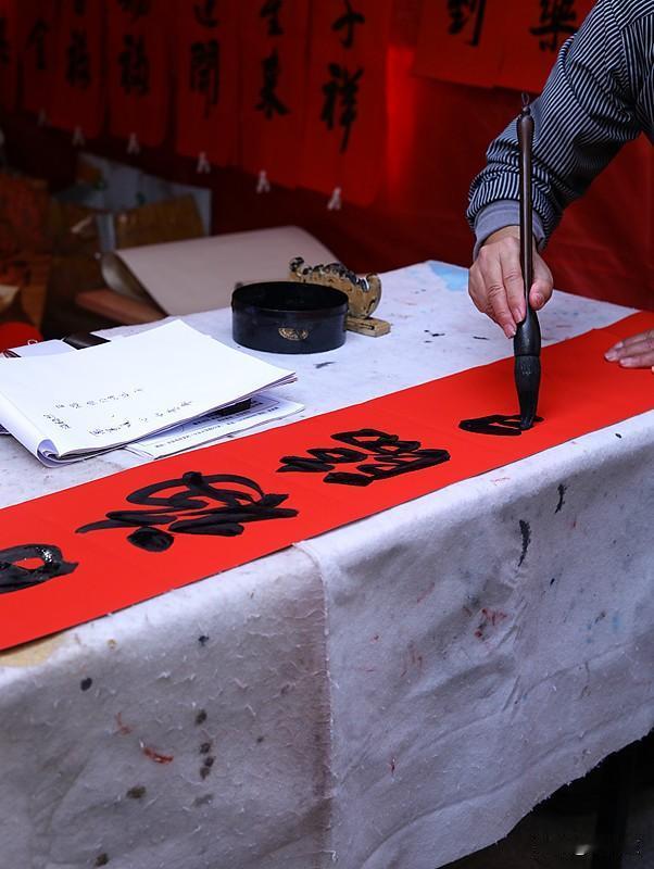 路遥知马力，日久见人心”大家都很熟悉，原句是下联，诚邀各位高手来对上联。
可以写
