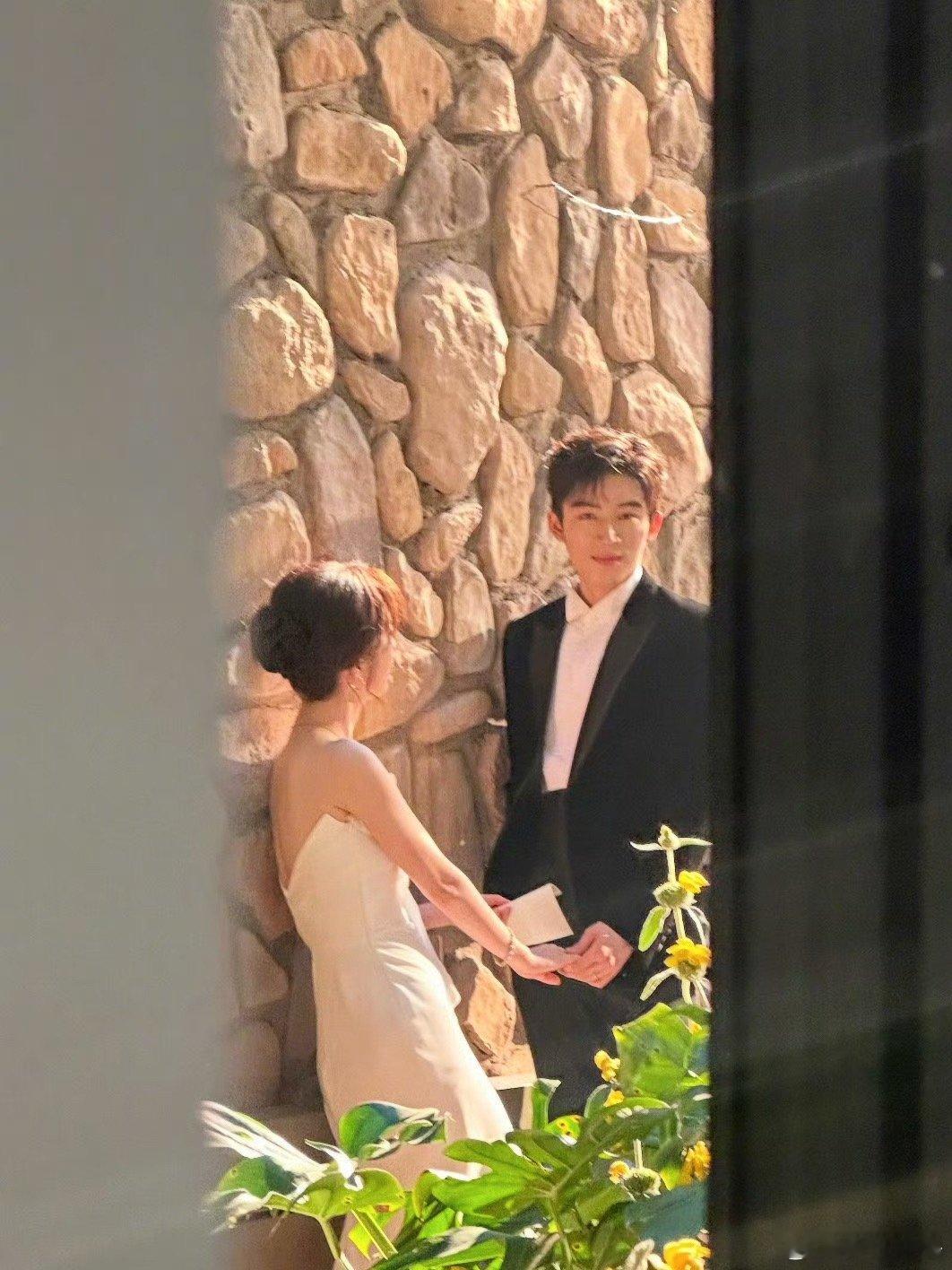 王星越邓恩熙告白婚礼路透作为《告白》原著死忠粉兼广播剧老粉，一直固执地觉得，谁都