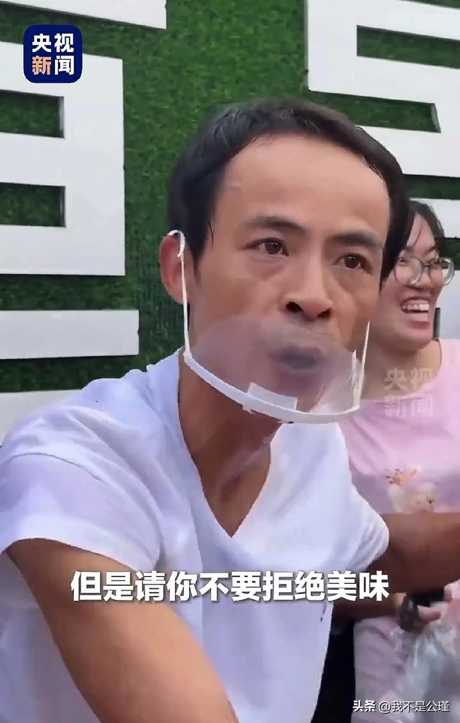景德镇什么最出名？是景德镇瓷器还是“鸡排哥”！
这个问题在鸡排哥大🔥之前，
景