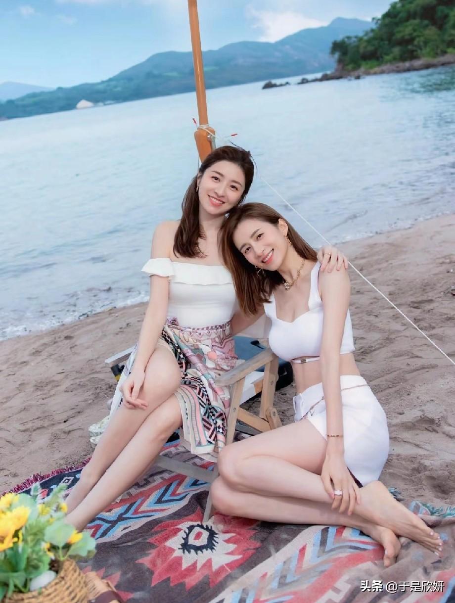 港圈真闺蜜！徐淑敏沈卓盈海边贴贴，岁月不败真美人✨
 
谁懂啊！徐淑敏与沈卓盈这