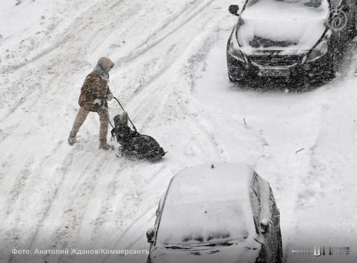 俄罗斯国家杜马拟确立亲属优先收养原则
 
一份针对《俄罗斯联邦家庭法典》及《俄罗