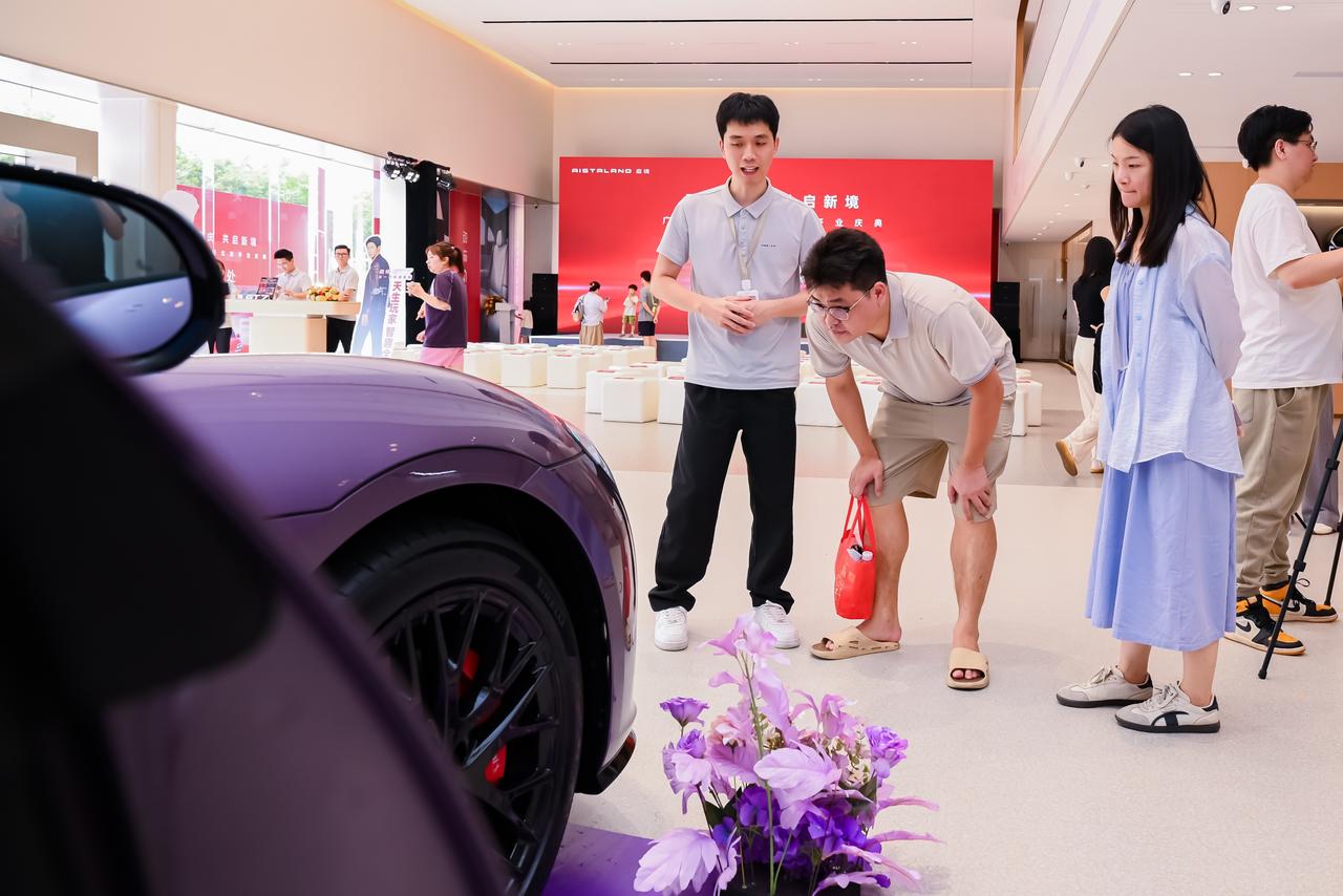 启境百店同庆盛大启幕，全国90城门店掀起迎客潮
6月21日，启境百店同庆的氛围在