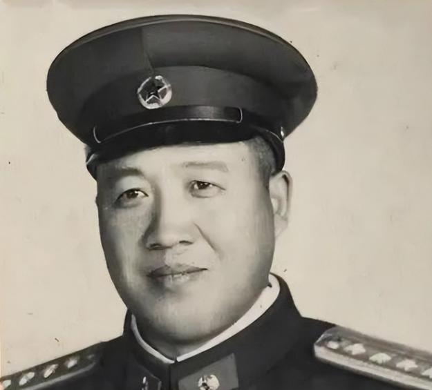 抗美援朝战场上，当335团接到撤往汉江北岸的命令后，范天恩晕倒在指挥所里。40多