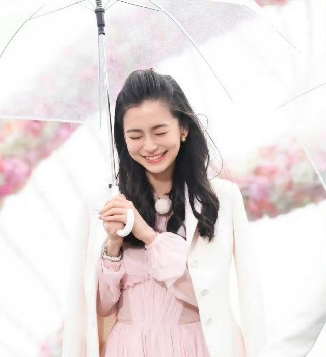Angelababy和白鹿大笑的极致反差 ​​​