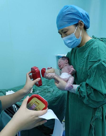 人心太冷！
医生救人反被坑


邵医生的遭遇令人心疼
家属的诉求很明确
人活着不