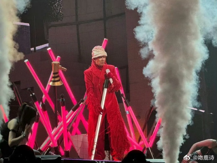 挂了陈小春的专家号来给陈小春交作业打工人的精神补给站就是陈小春演唱会！挂个专家号