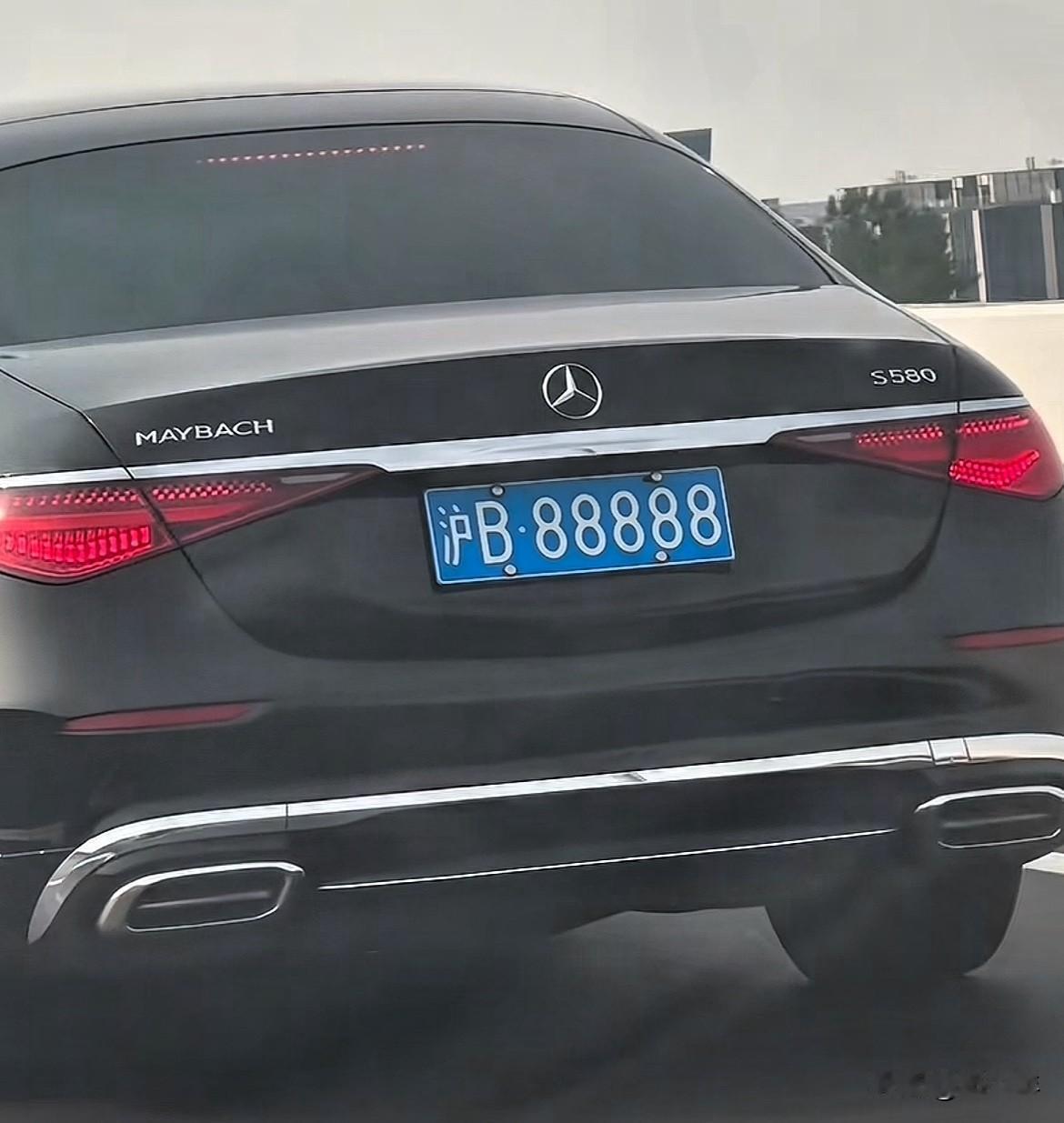 这个车牌值多少钱？够不够再买一辆车！