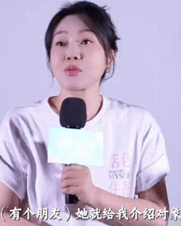 55岁闫妮现状，常住西安照顾90多岁父母，比28岁女儿还着急恋爱
