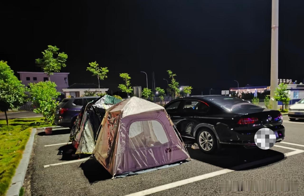 免费高速、天价酒店！国庆自驾最聪明的省钱玩法
 
每年国庆出门自驾，最坑的从来不