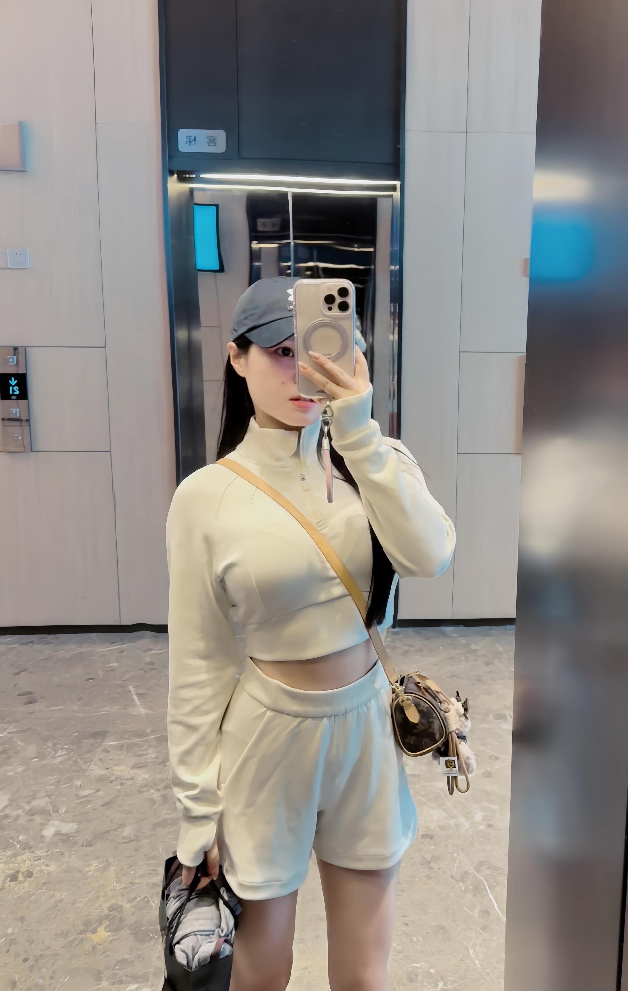 长痘了，难过