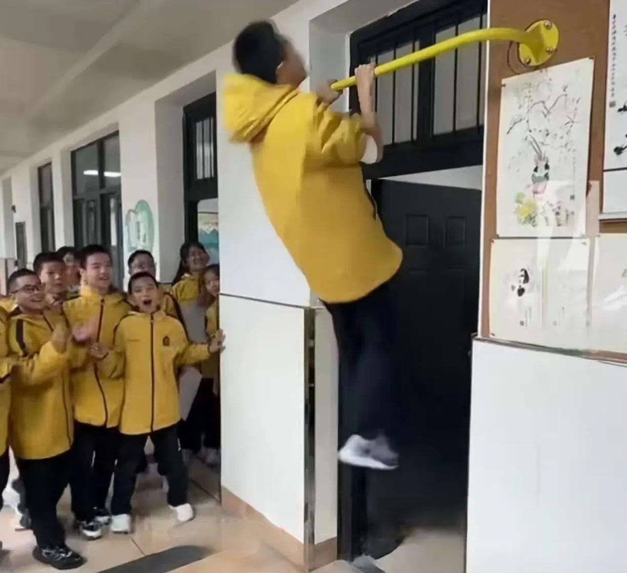 如何大面积提升班级引体向上合格率？
        现在，网上有很多帖子反映中学