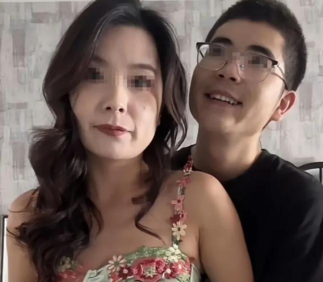 “太狠了！”上海，36岁离异并带着一个女儿的房产女销售，因搭顺风车认识一名23岁