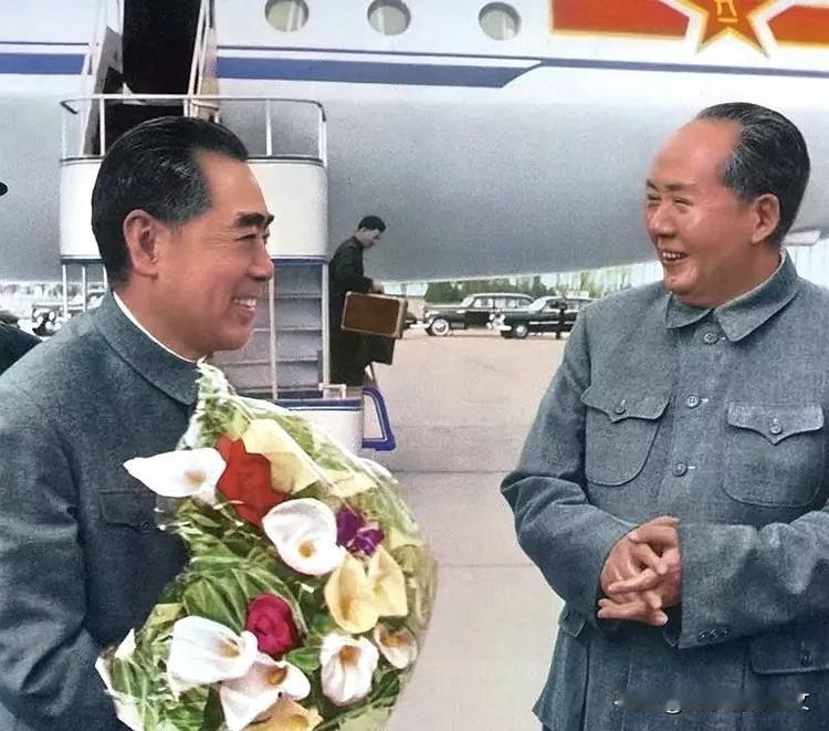 毛主席和周总理