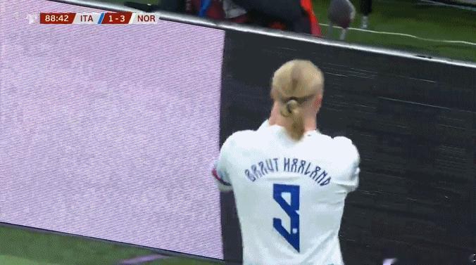 哈兰德在第89分钟被换下，本届世预赛的进球停在16球！！！