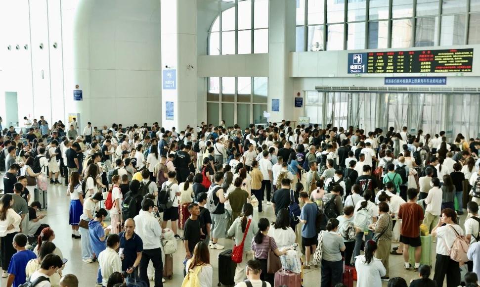 义乌的老铁们注意了，7月1日零时起，全国铁路三季度新运行图正式上线，咱们义乌站这