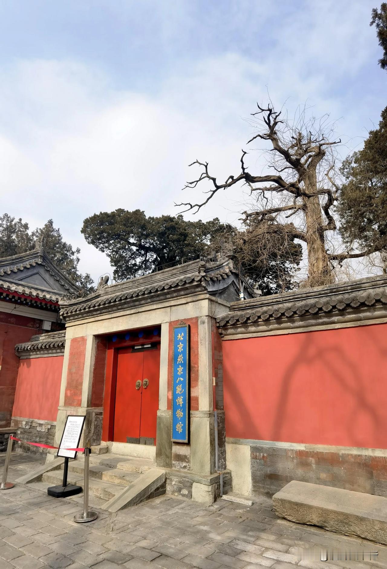 北京石景山模式口临街的承恩寺因为“三不”、“三高”和“五绝”，被称为北京最神秘的