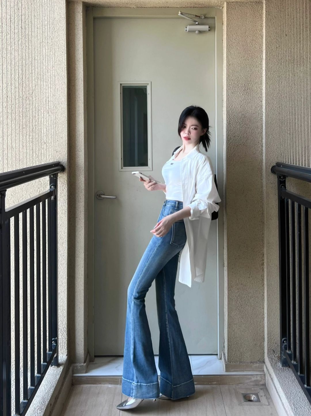 让人心动的组合！白衬衫➕喇叭裤