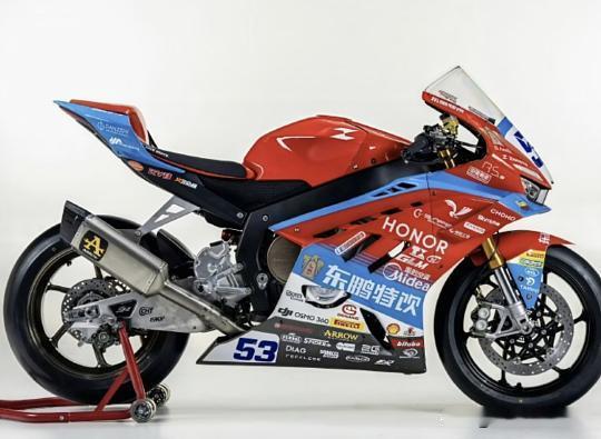 张雪机车在 WSBK（世界超级摩托车锦标赛）葡萄牙站夺冠后，商业价值飙升，赞助商