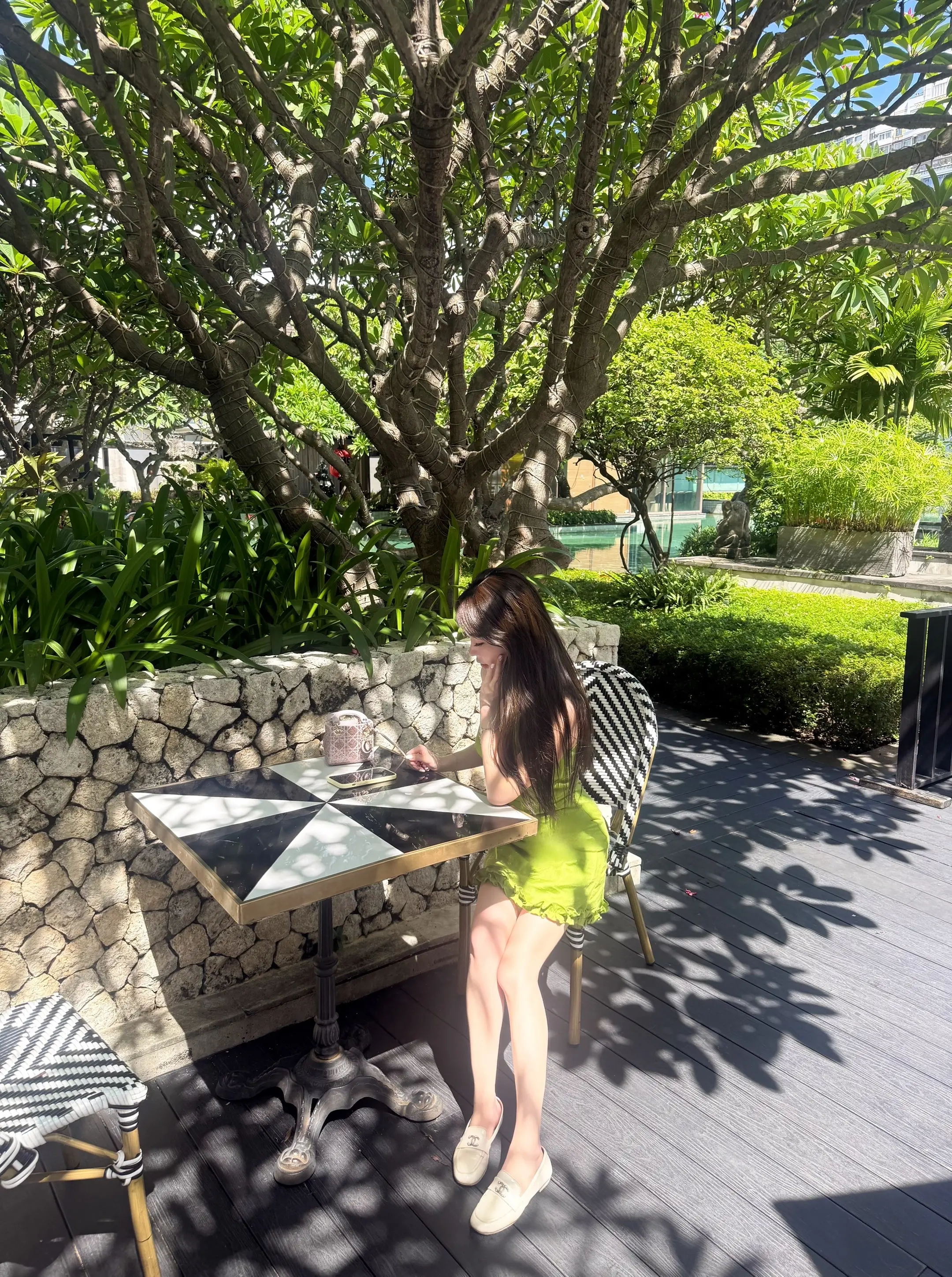 “晒太阳吃好吃的去。” 有时候朋友的关心不是长篇大论， 就是简单的陪伴...