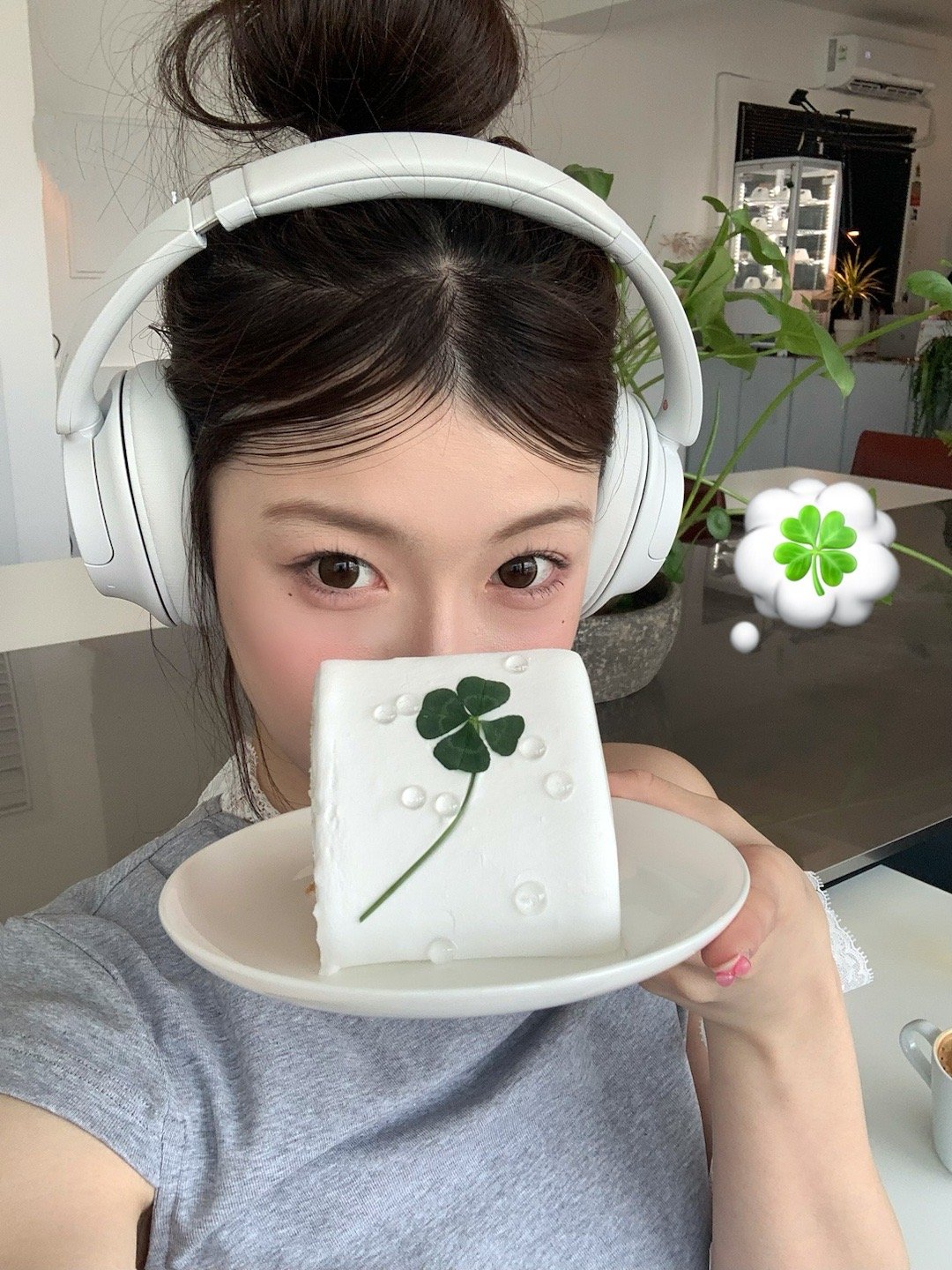 你耳机里听什么🎧₊˚🍀 ✩ ​​​