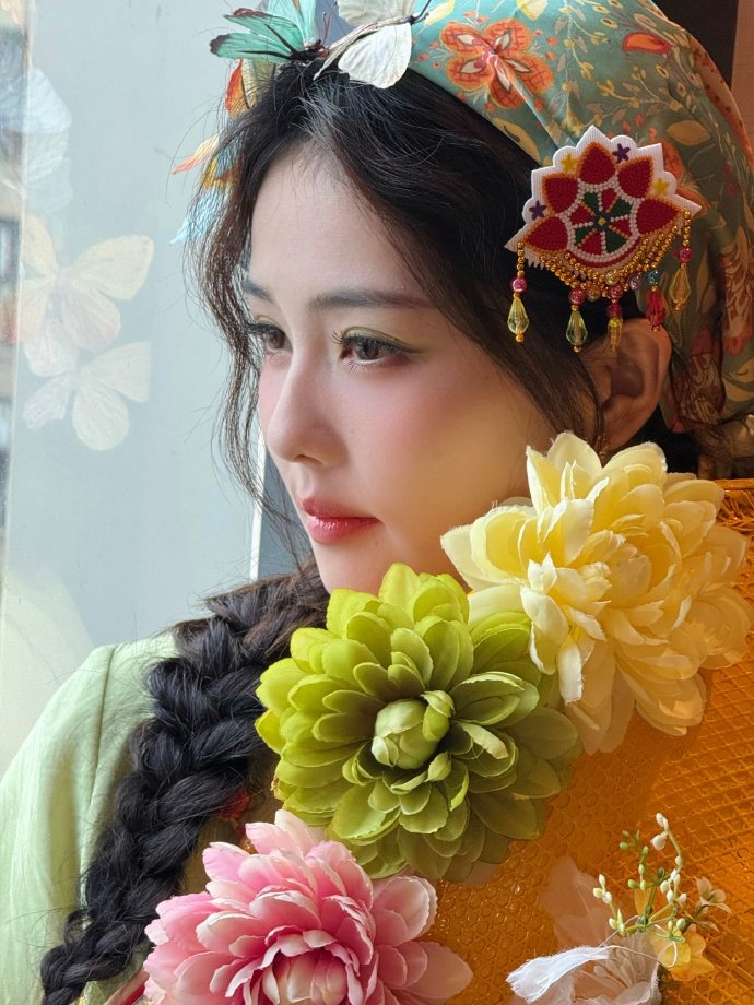 白鹿蝴蝶丝绸花头巾 白鹿跑男惠安女民族造型 白鹿蝴蝶丝绸花头巾。白鹿跑男惠安女民