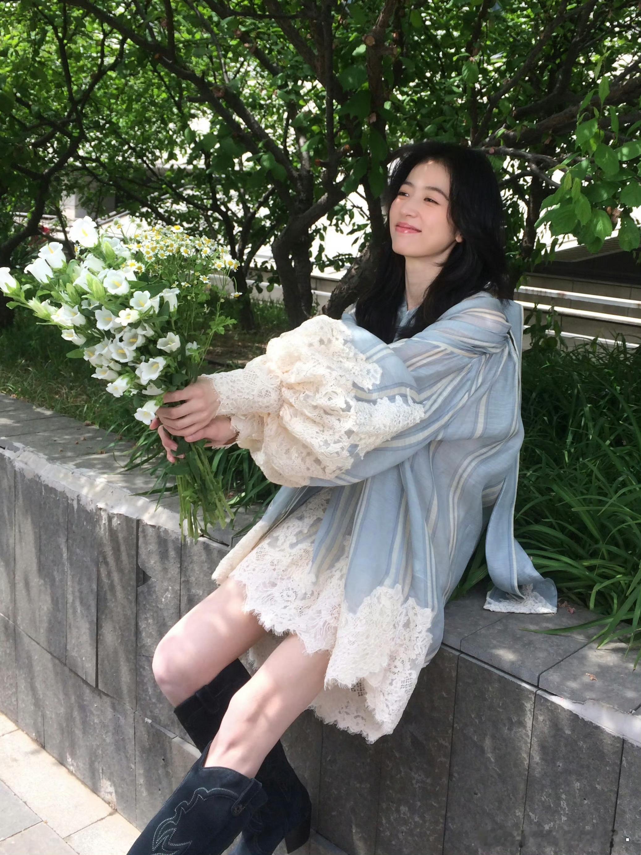 可不可以一直是长发啊周雨彤…漂亮死了[泪] ​​​