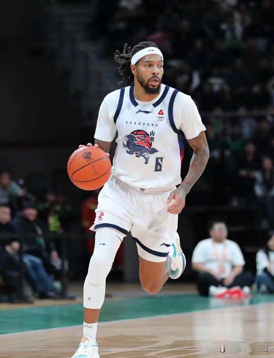 邱彪啊，不长记性啊，居然还用珀赛尔首发，结果上来被广州打了个6-0，无语了