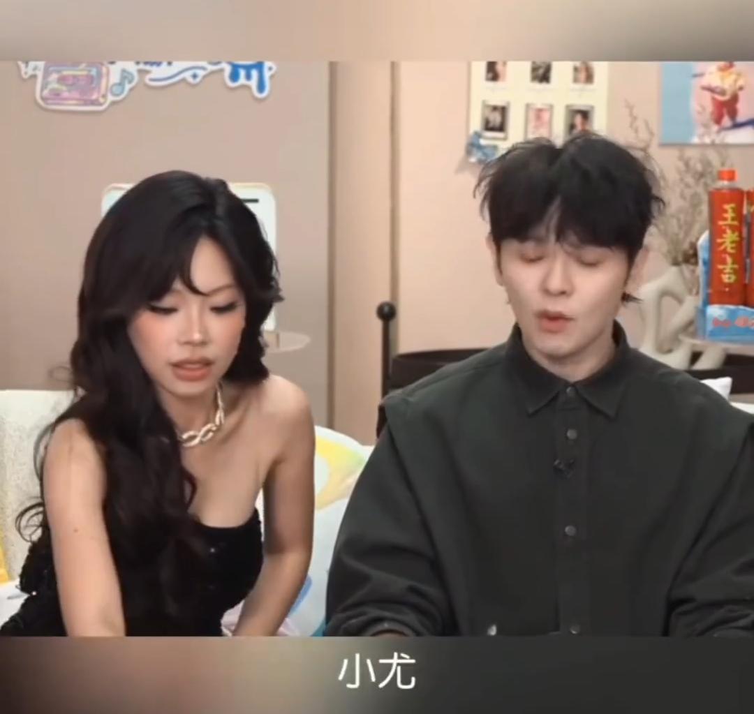 万妮达尤长靖低山臭水遇知音采访名场面直接戳中笑点，万妮达尤长靖喜好完美契合，专属