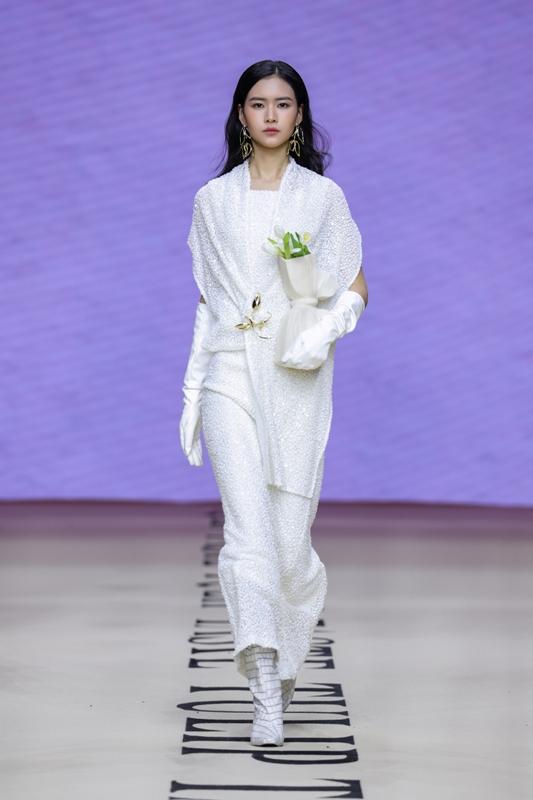 郁香菲TULIP TASTE·王佳华|海宁日2026春季中国国际时装周交出高分答