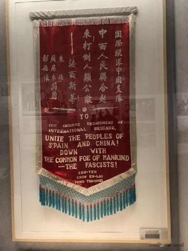 以“中美关系”为题，写一段320字的观察。

中美关系是当今世界最重要也最复杂的