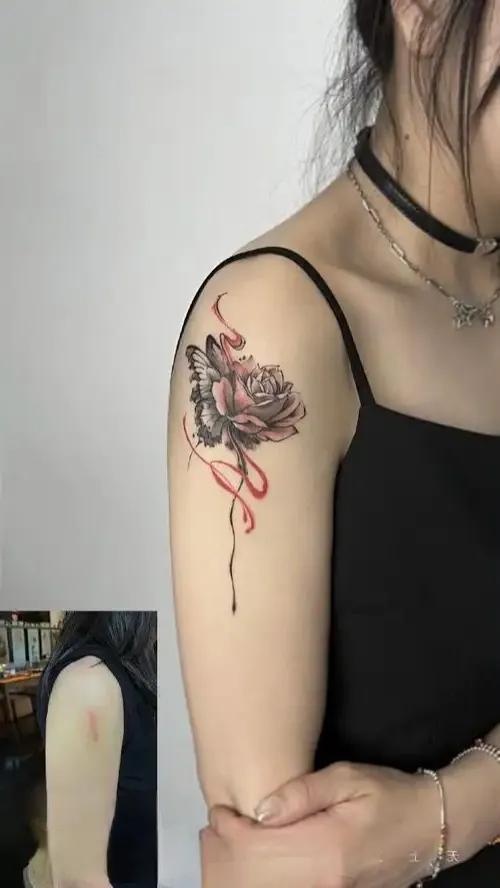 在城里逛街，经常看到纹身的女人。我不知道纹身的行为好不好，我只感到现在的社会男女