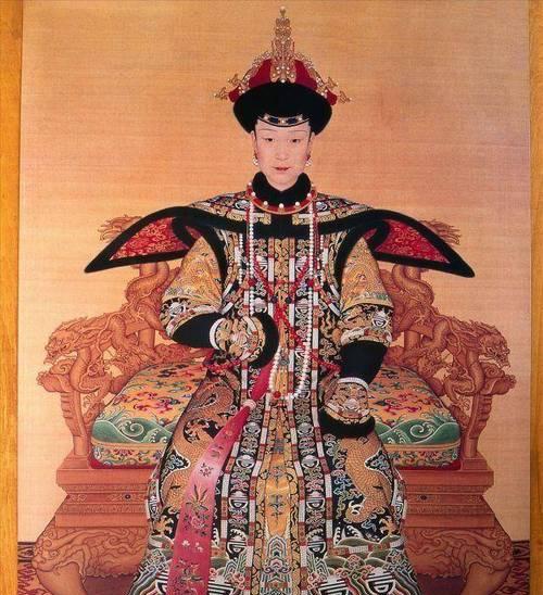 1900年八国联军攻占紫禁城，故宫里的160万件文物被抢掠，一个意大利军官还睡了