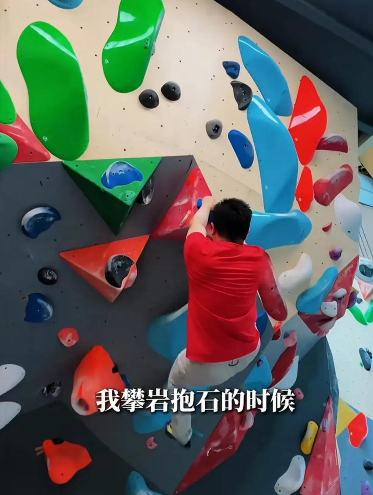 周鸿祎摔碎膝盖，“死对头”傅盛幸灾乐祸得到大家支持？深夜喜闻噩耗，傅盛激动地发文