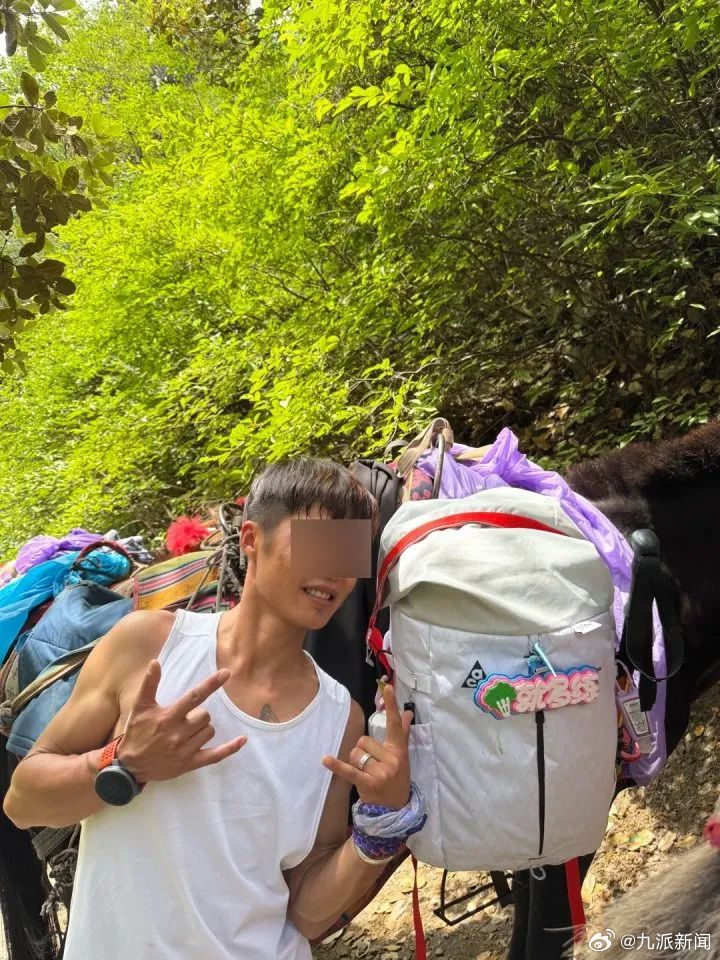 【#男子徒步雪山失联14天妻子发声#：目前救援没有任何线索】连日来，一名擅长户外