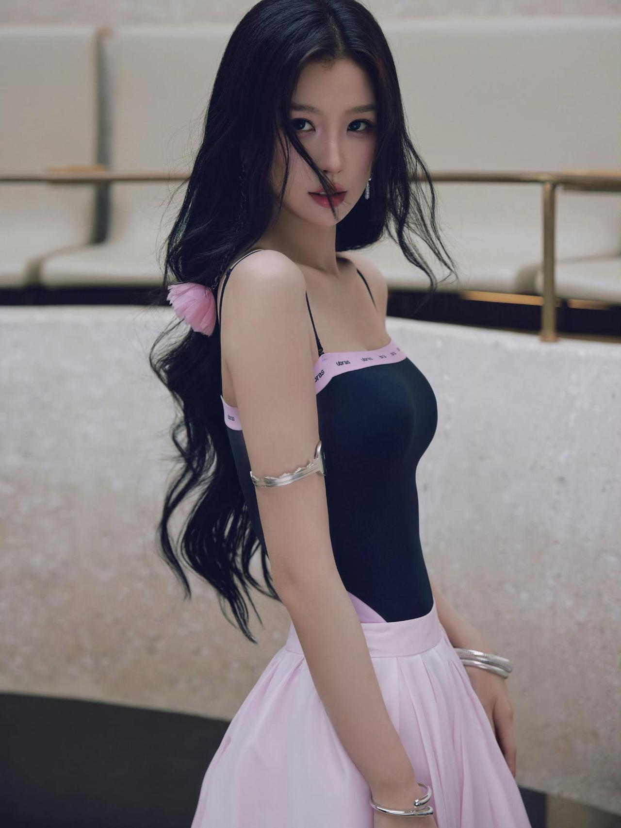 虞书欣画报，甜美小可爱！
