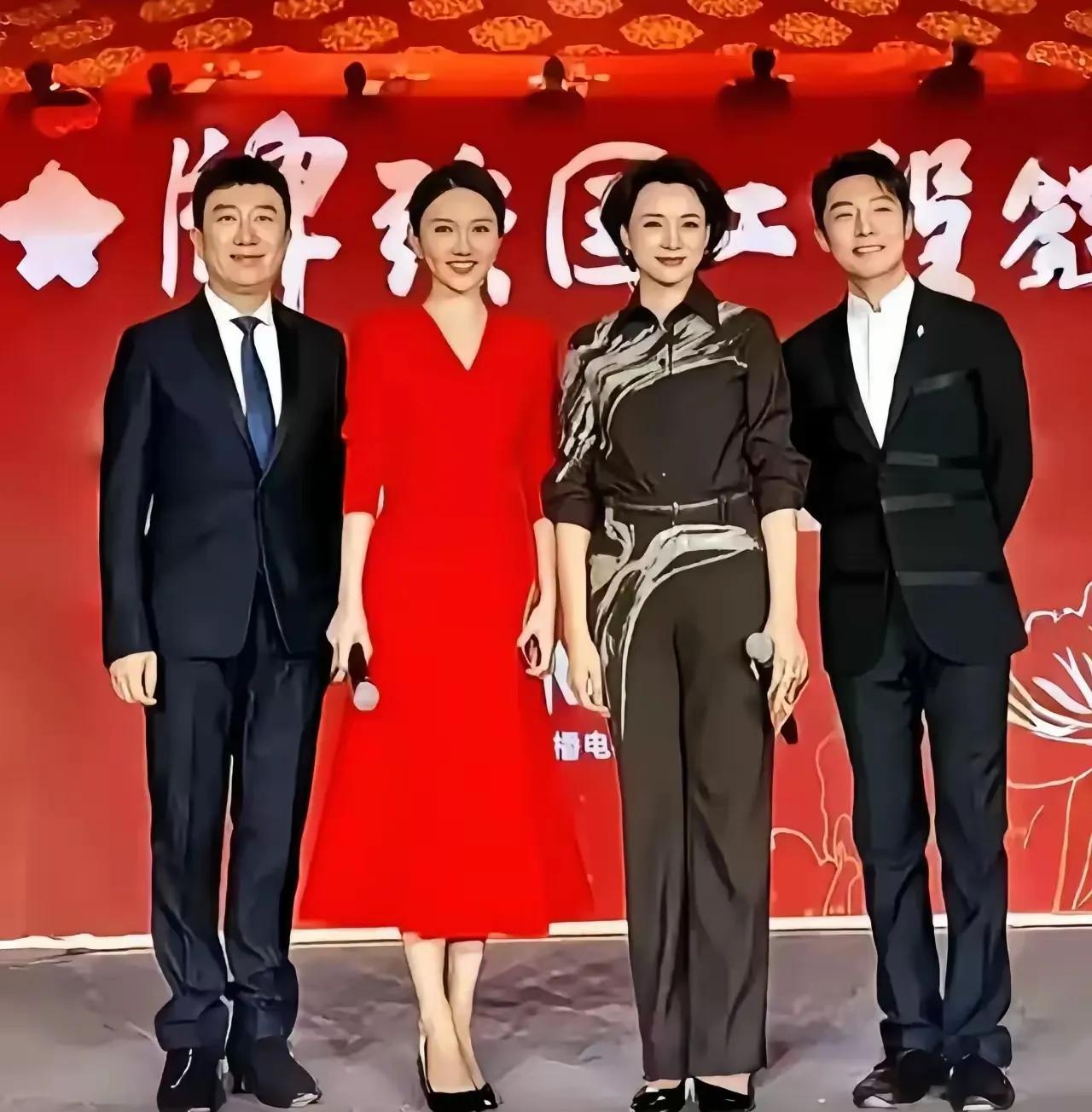 央视四位主持大佬，时过境迁，“一姐”董卿已经离开央视，你更喜欢其中的谁？

董卿