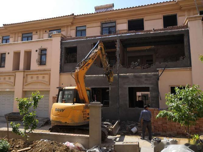 大理网民反映海东方小区违建的问题

近日大理网民在领导留言板给大理州委书记留言：