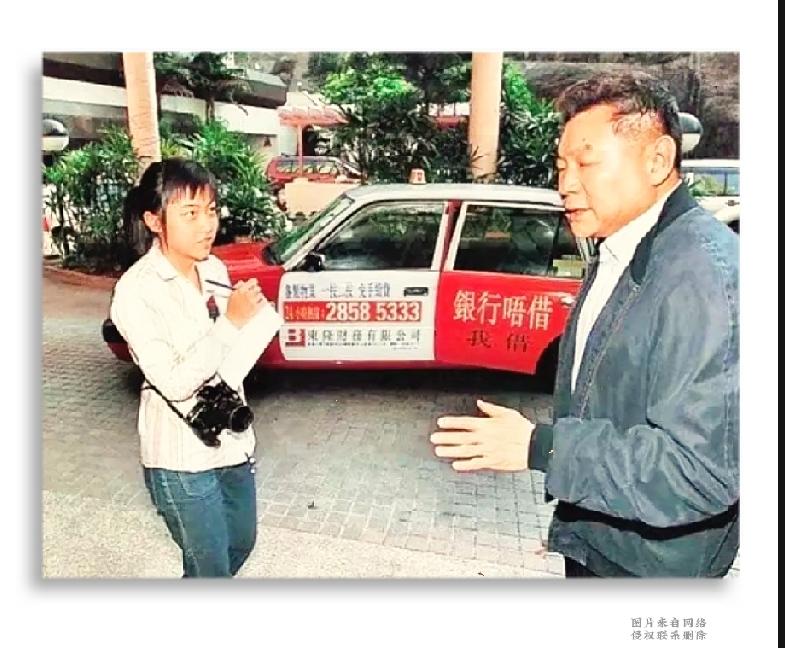 世事难料！当年街头采访的小记者，命运悄然改写

一张2000年香港街头的老照片，