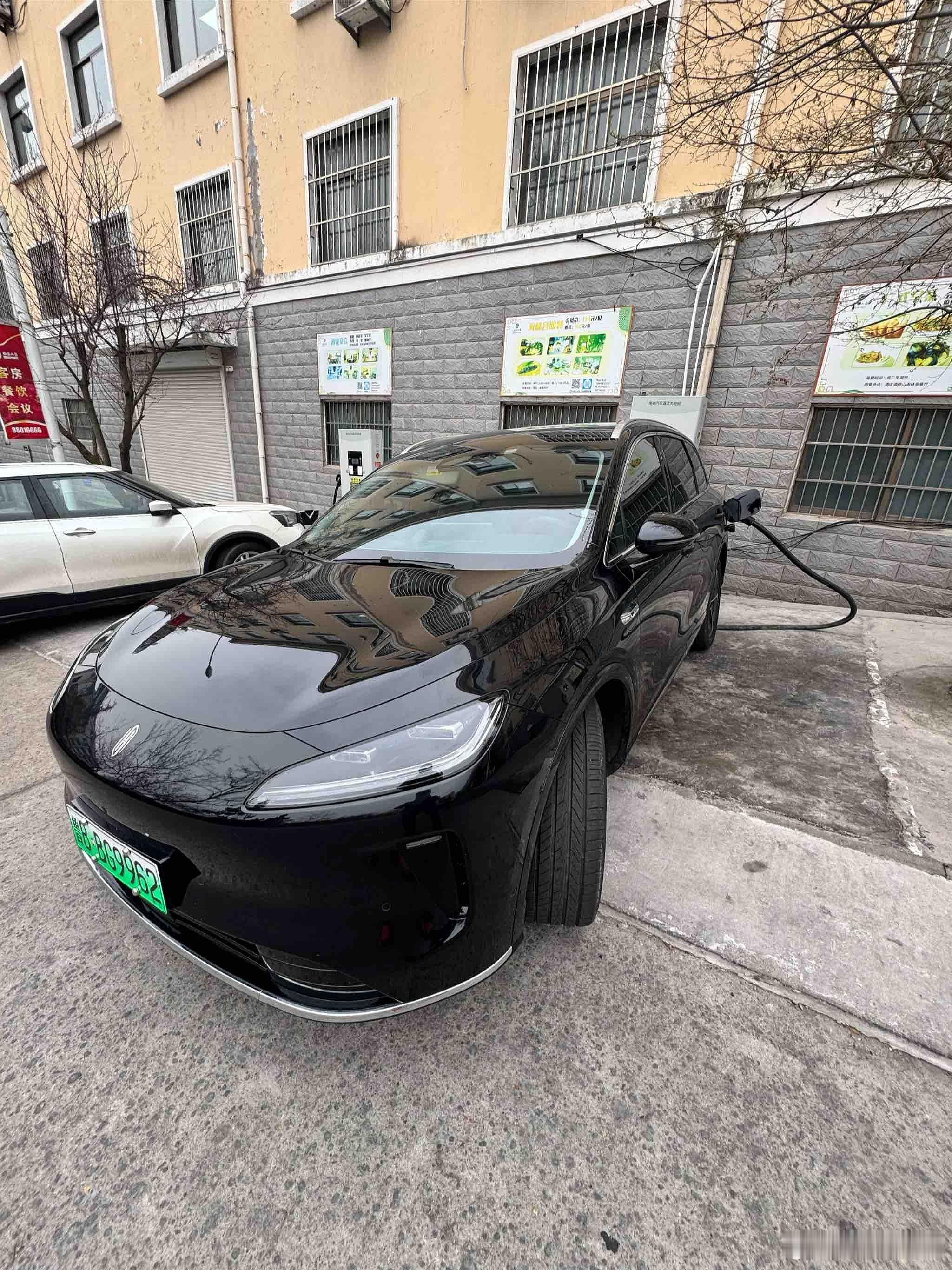 这次在青岛租了一辆尚界H5（租车240/天，服务费50/天，保险90/天）。驾驶