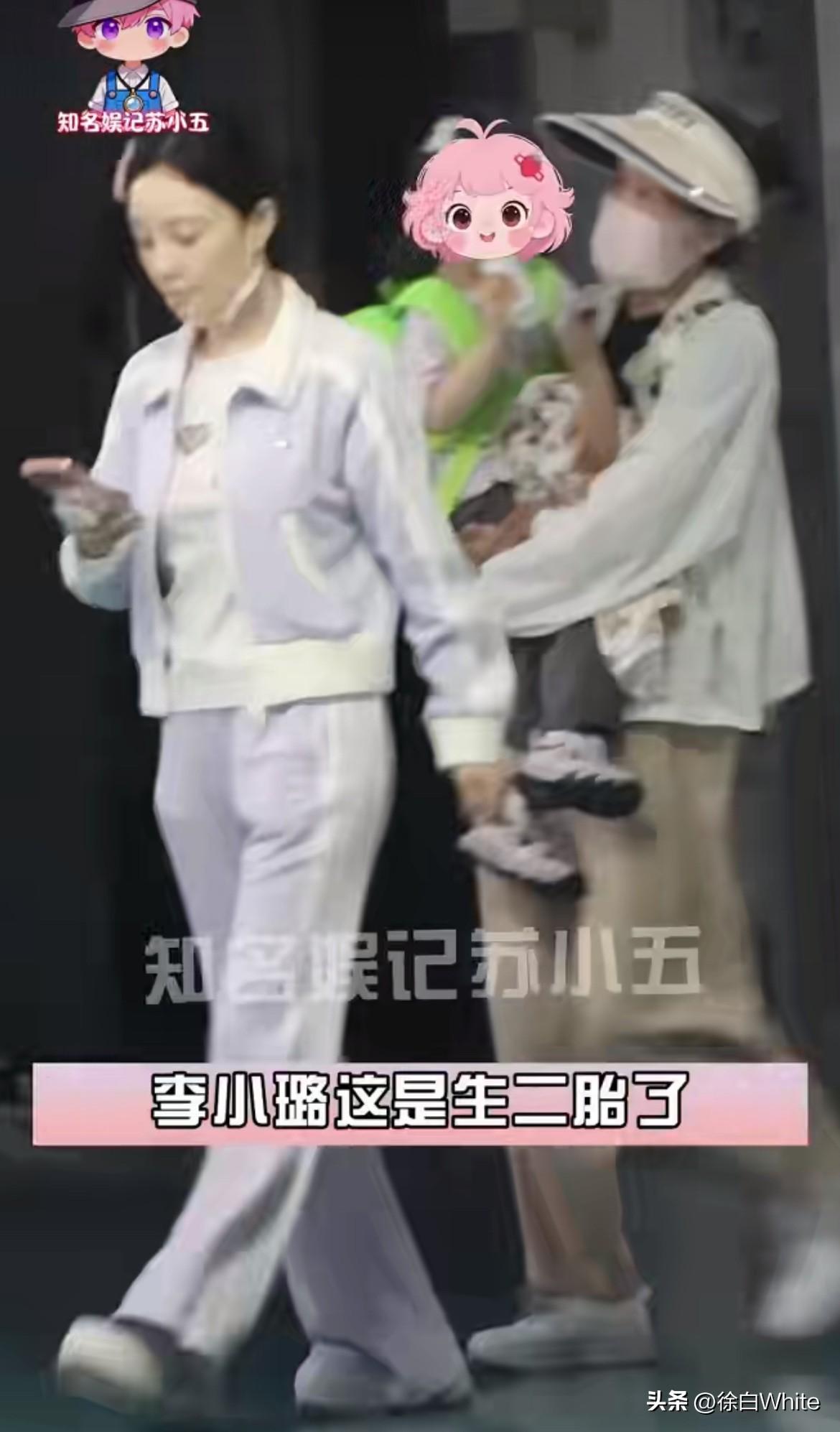 7月20日，娱记分享拍到甜馨妈身边出现了一个眉眼精致的3岁小女孩，与甜馨妈十分亲