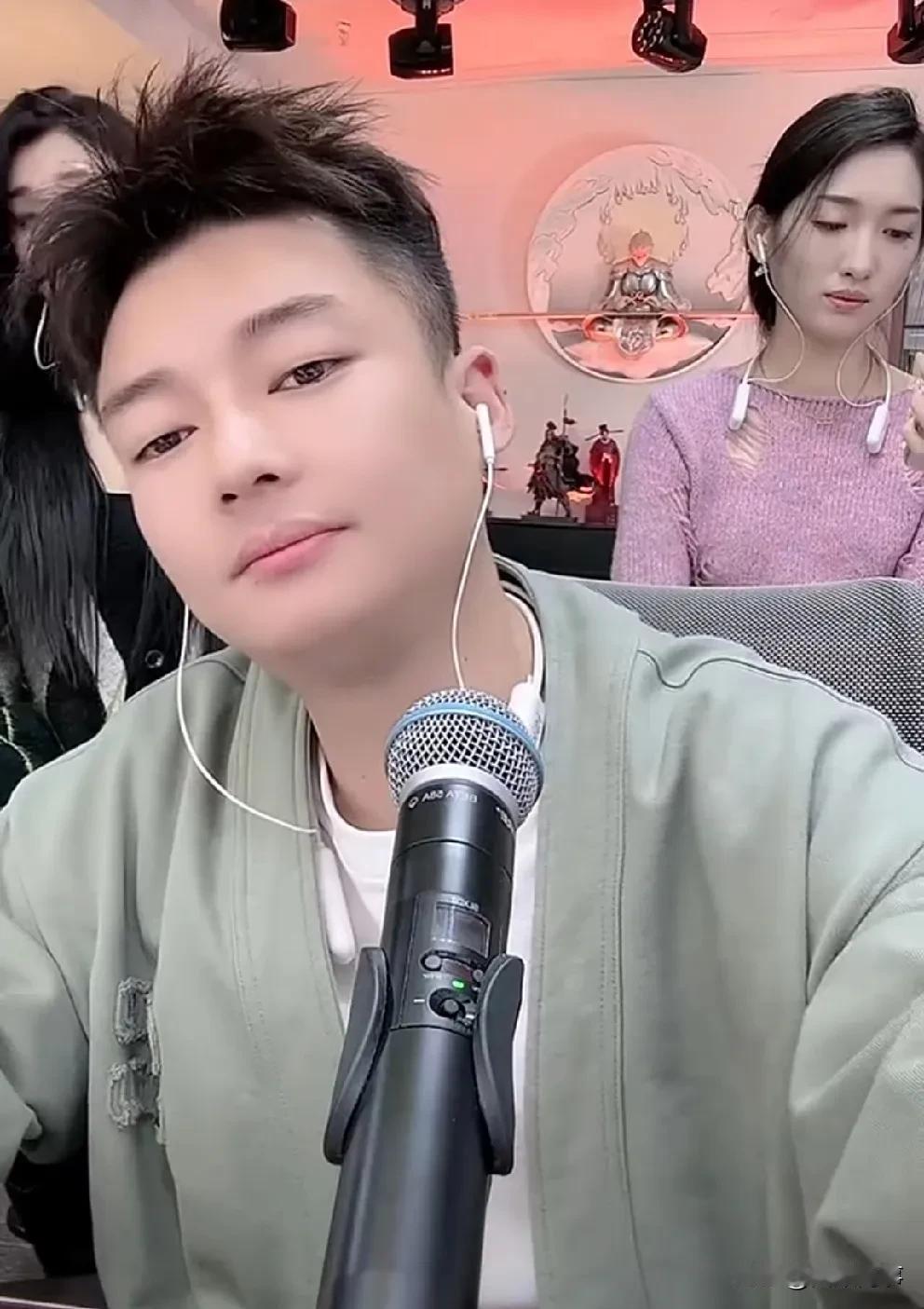 宇文泡说辛巴自己一生奋斗的目标，是自己的贵人！

              宇