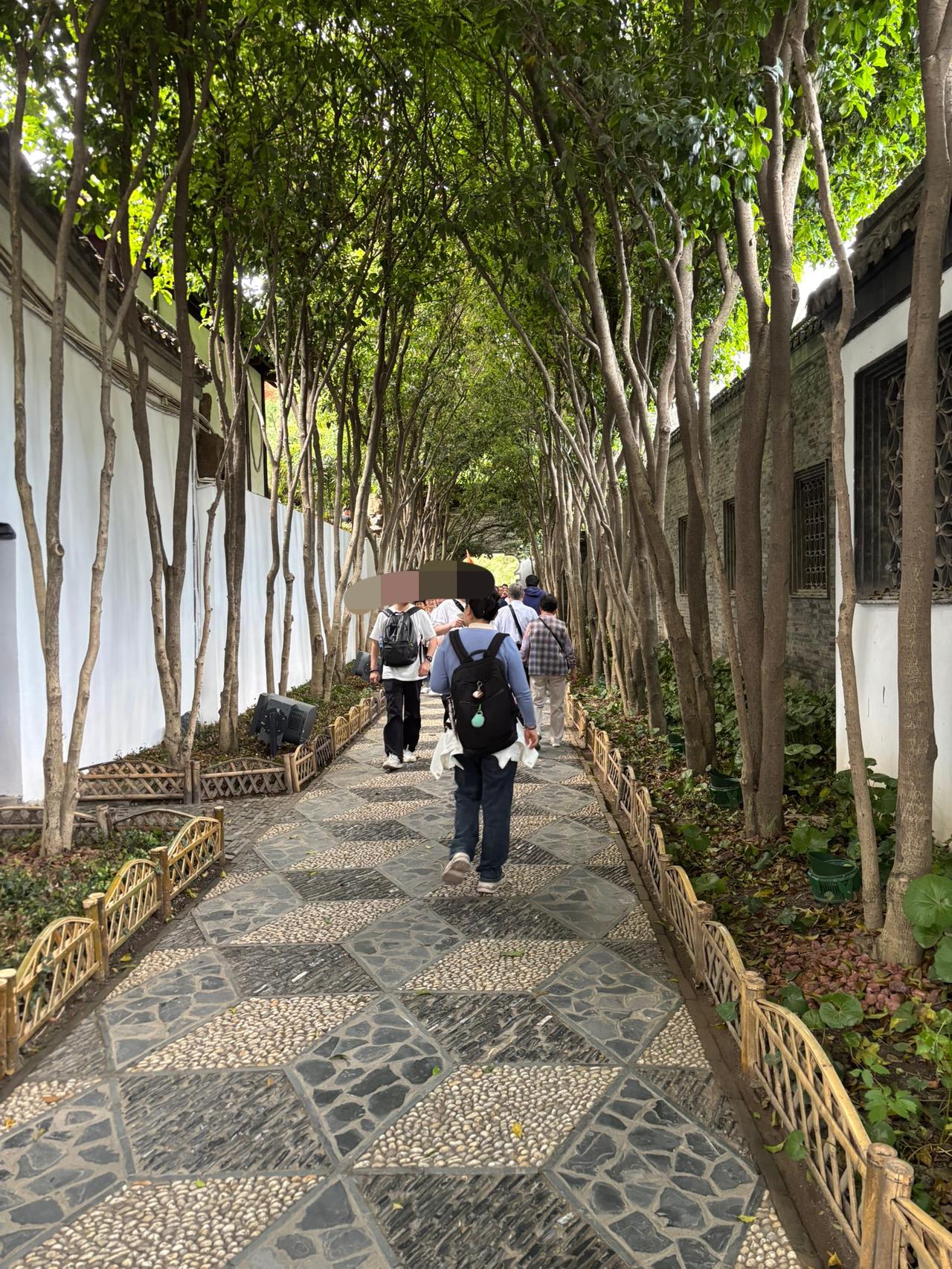 老年人真是太敢花钱了。

我想换辆车，预算15万左右。结果我爸说，我给你添20万