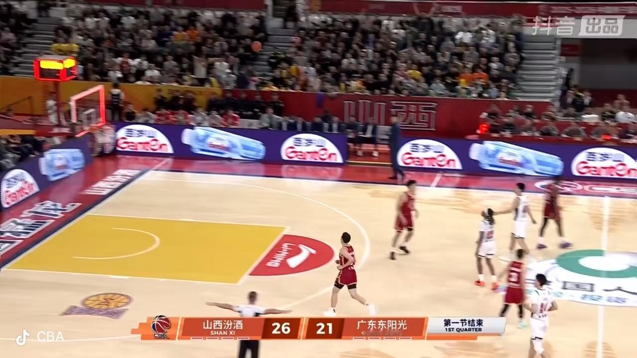 太精彩了！山西汾酒男篮第一比赛在落后10分的情况下，竟然反超了比分！

    