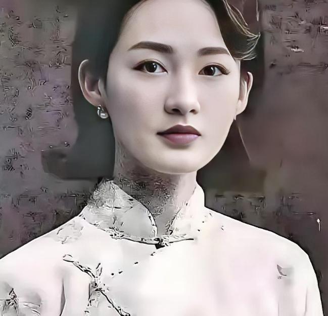 1919年，军官陈济棠看上了戏子莫秀英，得知她身上有两处特别，认为她旺夫益子，赶