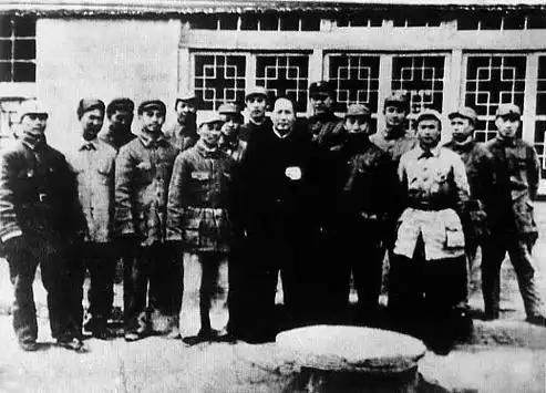 1952年，王震在新疆先斩后奏，惊动了毛主席。毛主席愤怒地撤销了王震在新疆的所有