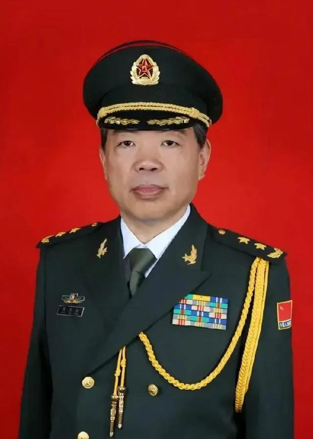 陈锡联将军戎马一生，居功至伟，他的孩子们也在父亲的影响下，都成长为了国家的栋梁之